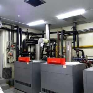 Установка твердотопливного котла Красный камень